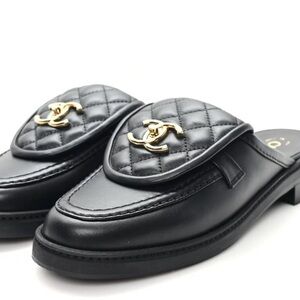 CHANEL
Lambskin Quilted CC Turnlock Mules 39 Black